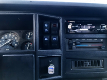Load image into Gallery viewer, Jeep MJ / XJ Clock Replacement
